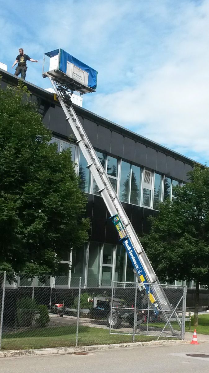 monte-charge_neuch-1